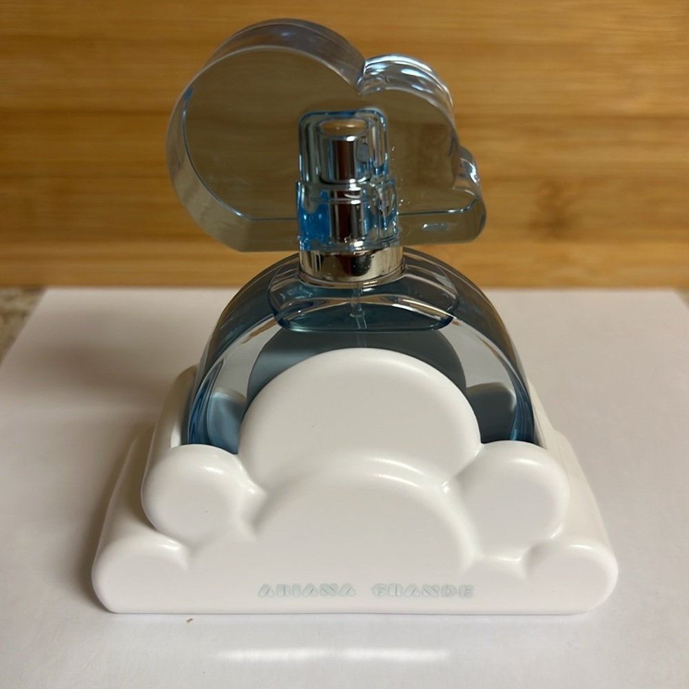 Ariana Grande Cloud eau de parfume spray/ vaporisateur - Picture 2 of 3